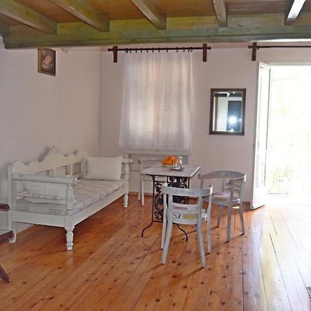 Erato suites Chrissi Akti Chania Exterior foto