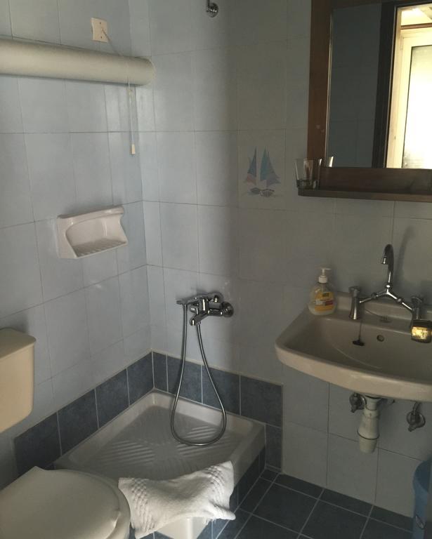 Erato suites Chrissi Akti Chania Quarto foto