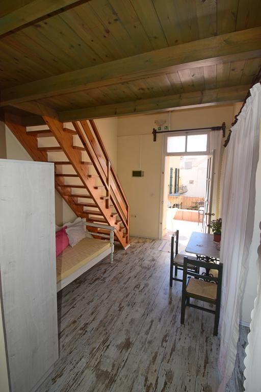 Erato suites Chrissi Akti Chania Exterior foto
