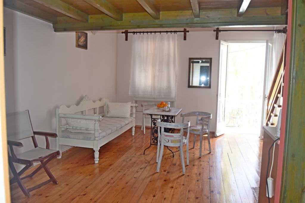 Erato suites Chrissi Akti Chania Exterior foto