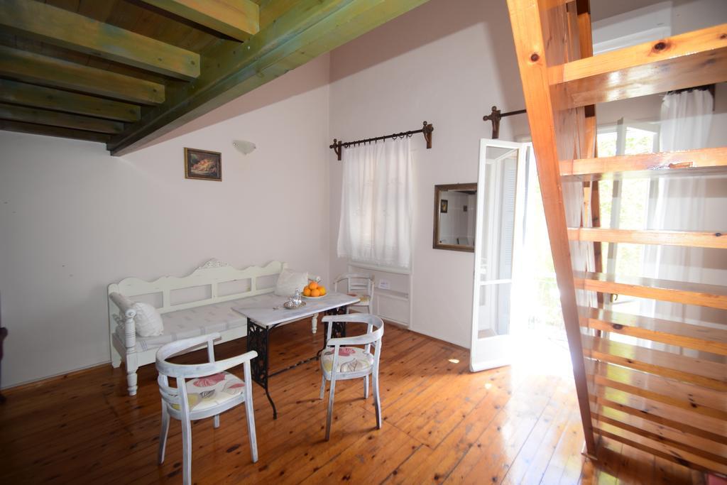 Erato suites Chrissi Akti Chania Exterior foto