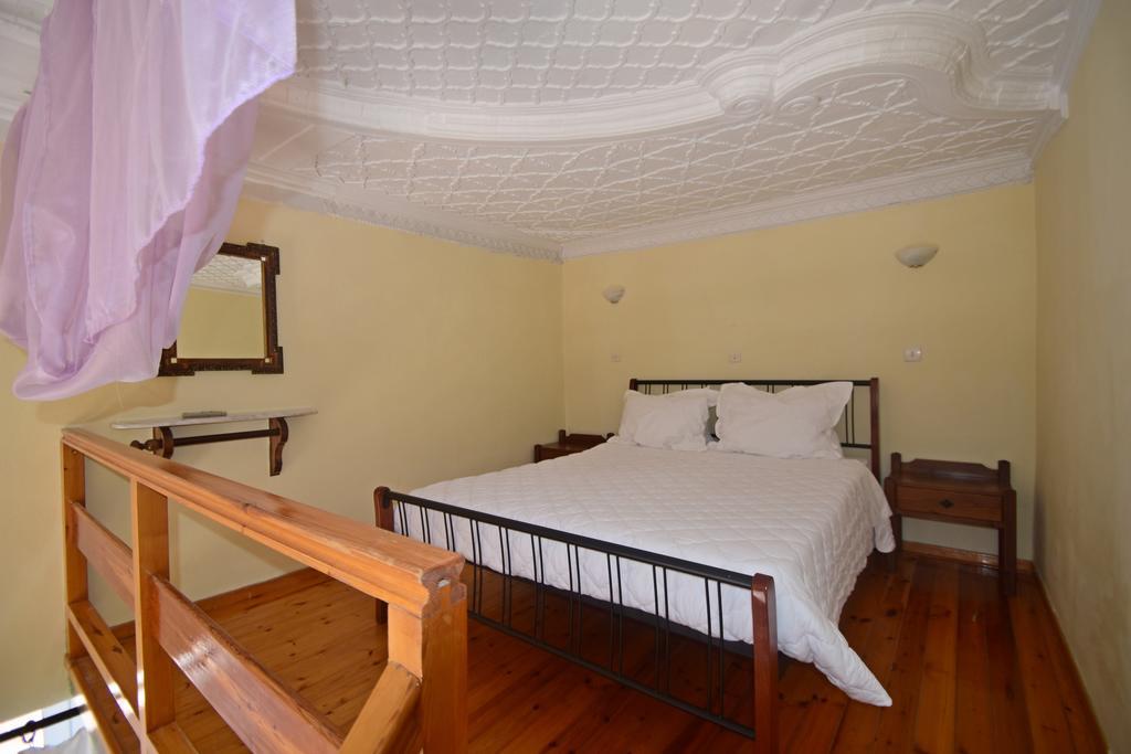 Erato suites Chrissi Akti Chania Exterior foto