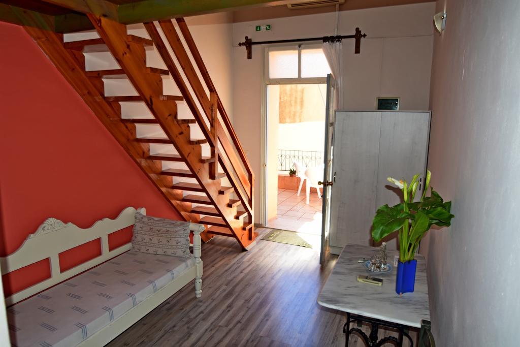 Erato suites Chrissi Akti Chania Exterior foto