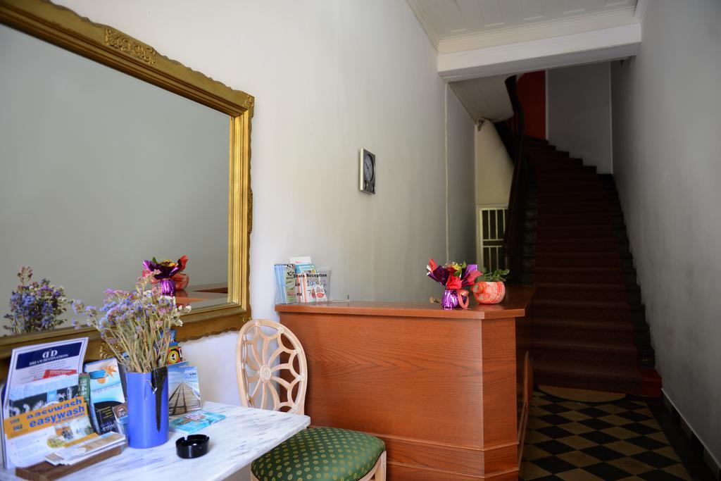 Erato suites Chrissi Akti Chania Exterior foto
