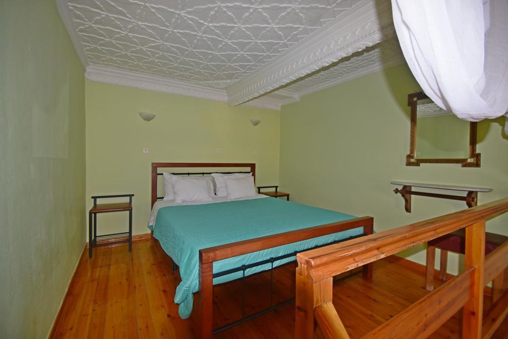Erato suites Chrissi Akti Chania Exterior foto